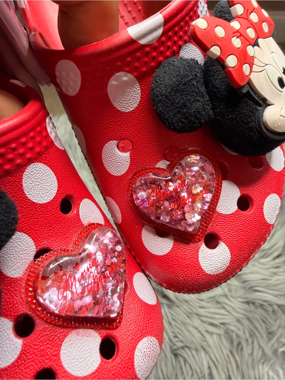 CROCS Kids Red and Pink Minnie Mouse Polka Dot Clogs with Heart Charm - Picture 3 of 6